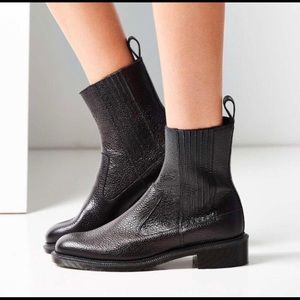 Dr. Martens Eleanore Chelsea Boots